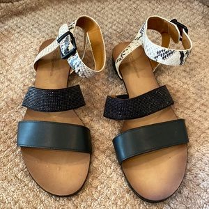 BCBG, sandals, 7.5, black, black rhinestone, black and cream snakeskin